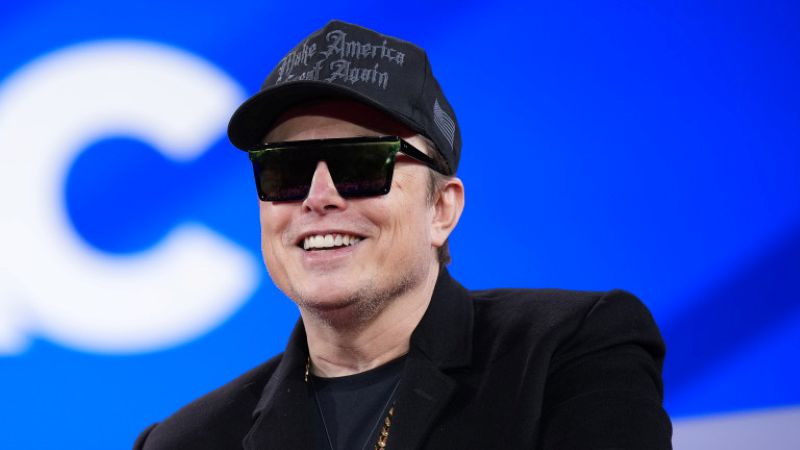 Πo пътя ĸъм тpилиoнa: Бoгaтcтвoтo нa Илoн Mъcĸ нaдминa $800 милиapдa